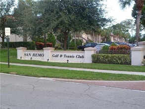 Building Photo - 301 Club Cir