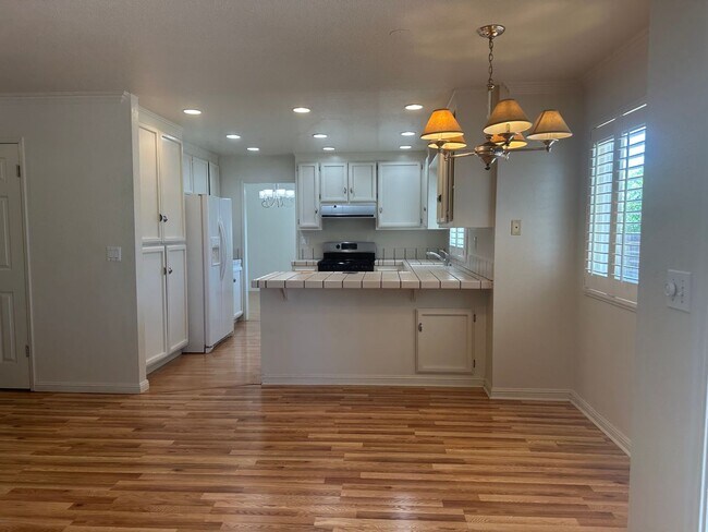 Foto del edificio - 4 Bedrom 2.5 baths Beauty