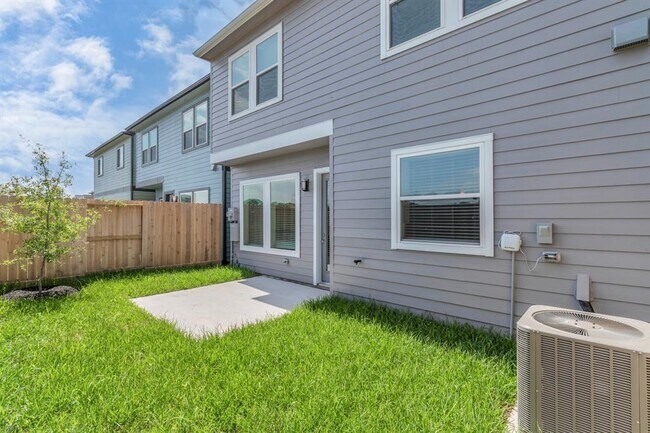 Foto del edificio - 2721 Brown Lk St