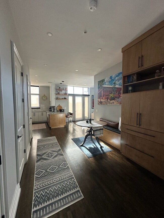 Foto del edificio - Beautiful 1 Bedroom 1.5 Bath Condo in down...
