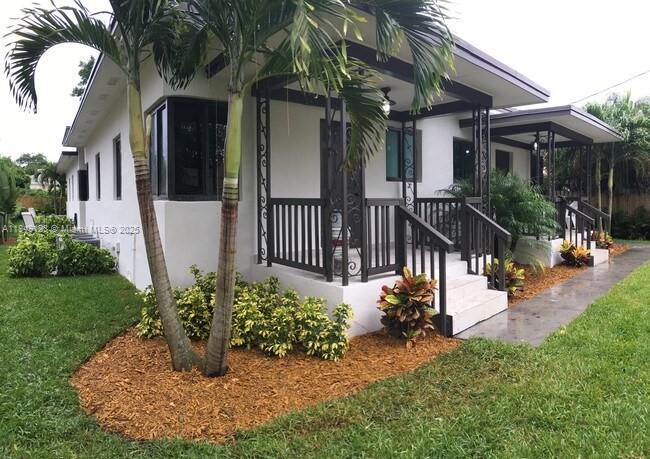 Foto principal - 560 NE 69th St