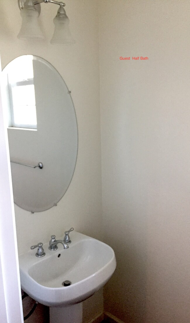 Guest half bath - 485 Valley Oak Terrace