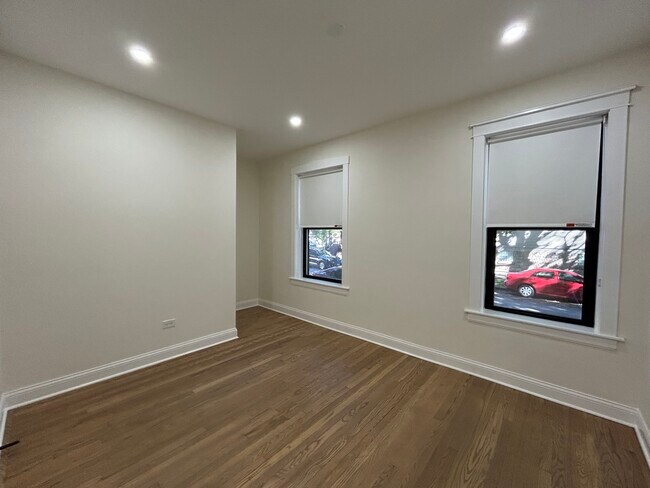 Building Photo - 4638 N Hamilton Ave