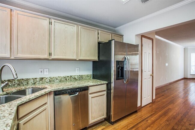 Primary Photo - 2902 State St