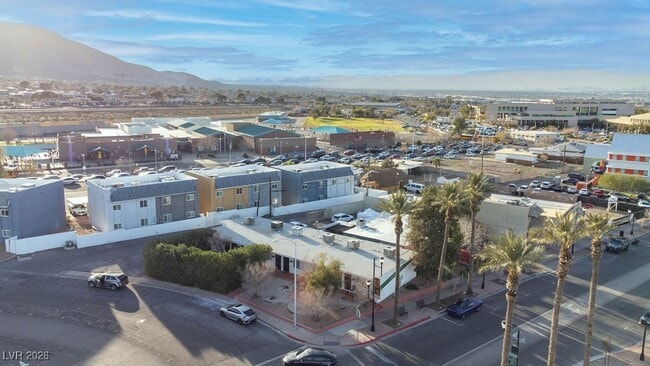 Building Photo - 342 S Water St