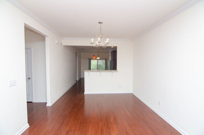 Building Photo - Elegant Traemoor Village Townhome