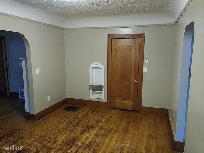 Building Photo - 1 br, 1 bath Apartment - 69 Monroe Street 3