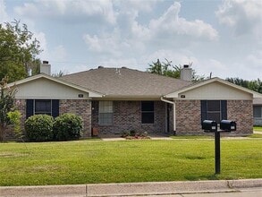Building Photo - 707 Bluebonnet Dr