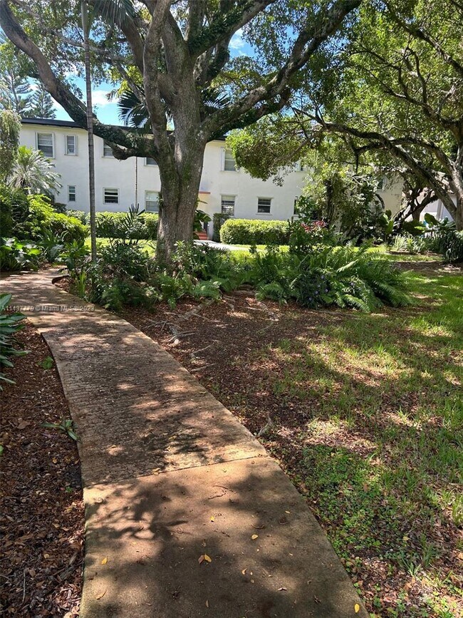 Building Photo - 7820 SW 55th Ave