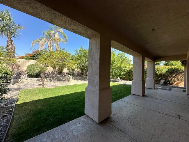 Building Photo - 40589 Palm Ct