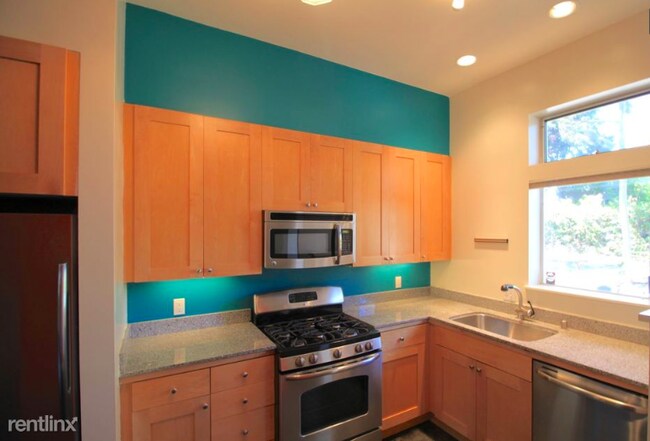 Foto del edificio - 2 br, 1.5 bath Townhome - 1222 32nd St