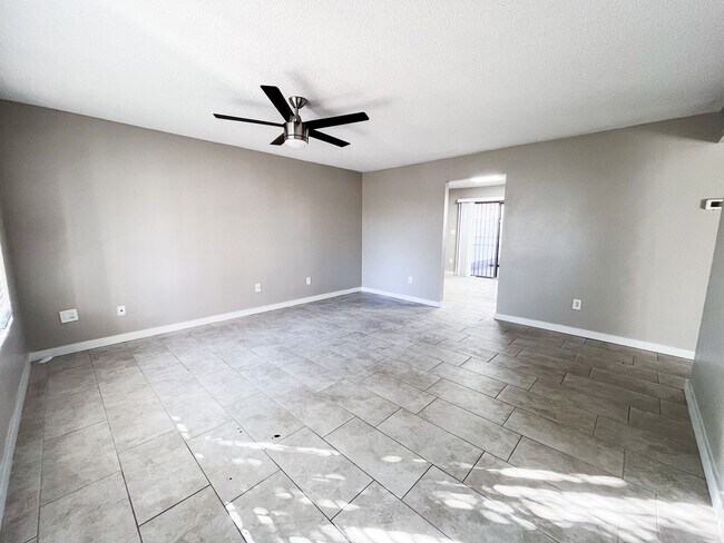 Building Photo - Large 2 Bedroom Patio Home- Private Yard- ...