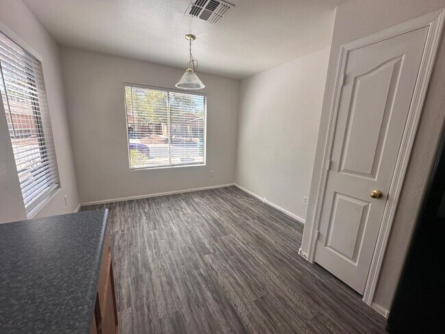 Building Photo - 43796 Sagebrush Trail