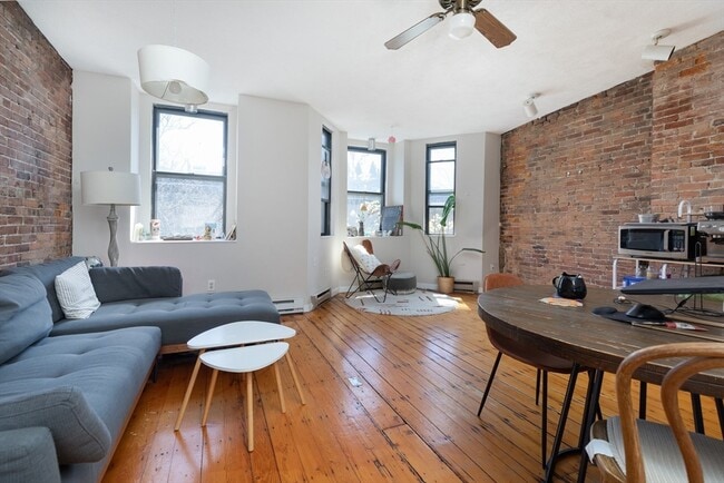 Building Photo - 73 Chandler St