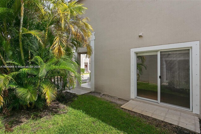 Foto del edificio - 10524 NW 57th Ct