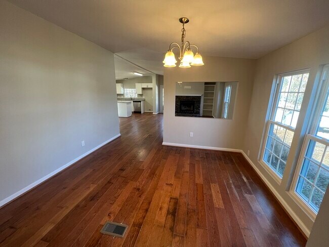 Building Photo - 165 Pebble Creek Ln