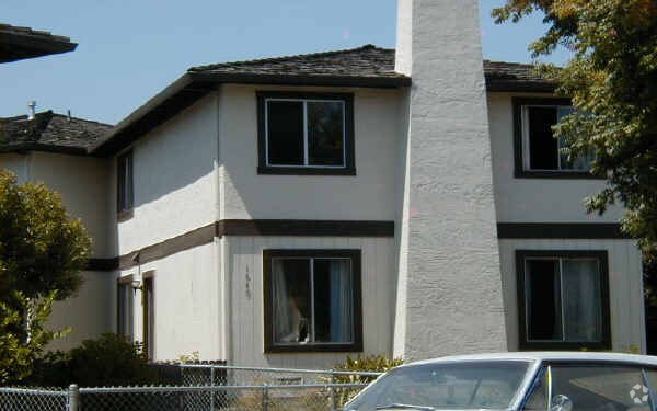 Building Photo - 1649 Merrill Dr