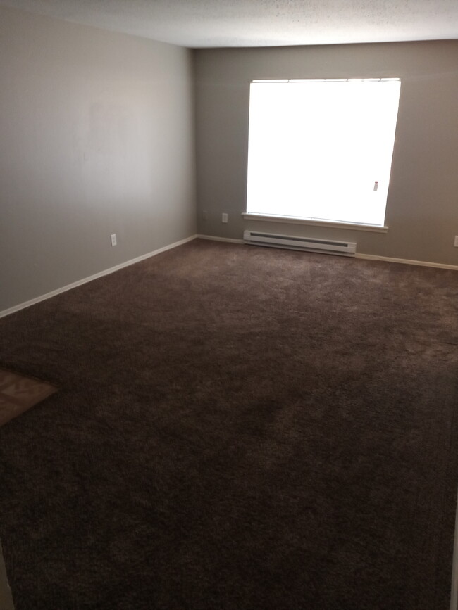 Living room - 6050 S Harvey Ave