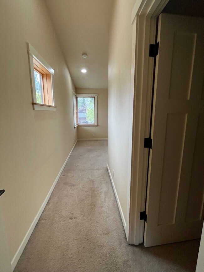 Building Photo - 3- Bedroom 2 1/2 Bathroom Condo at The Farm