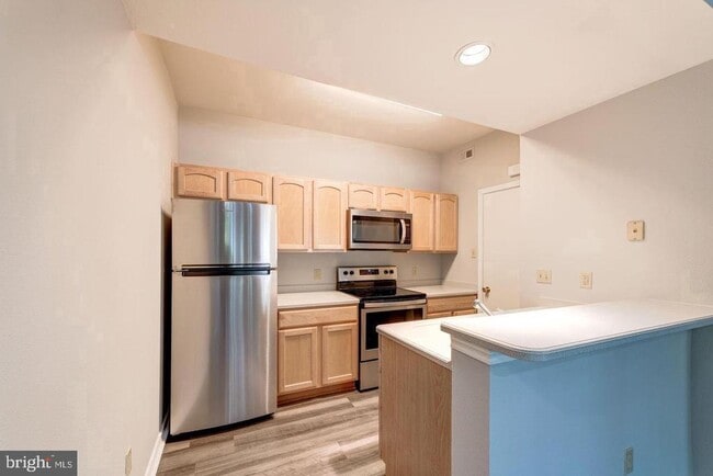 Building Photo - 3903 Penderview Dr