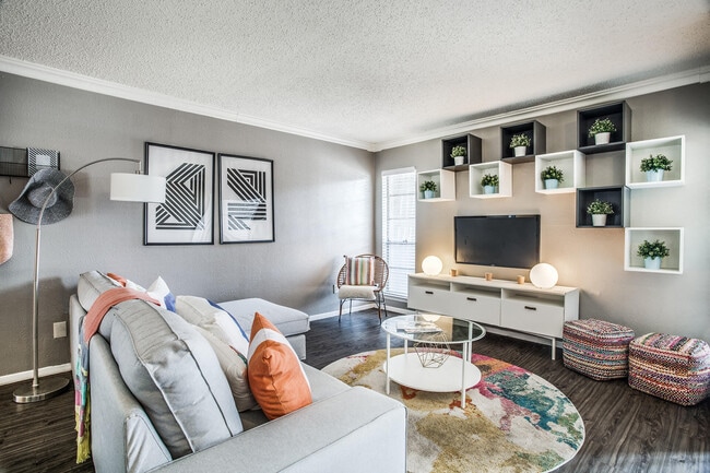 Building Photo - The Link