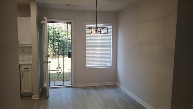 Foto del edificio - 5677 Wind Gate Ln