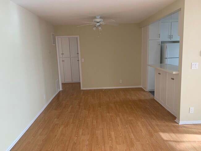 Dining area - 1428 S Bedford St