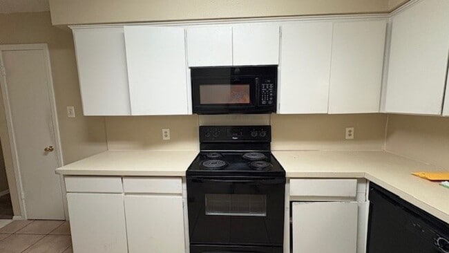 Foto del edificio - 3 Bedroom Duplex!