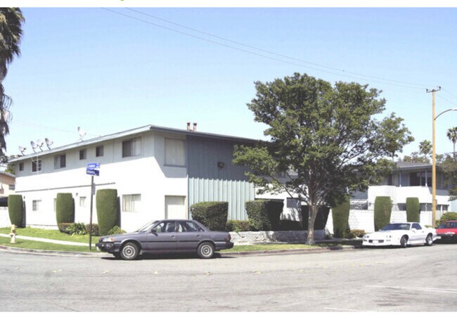 Front of building - 535 E Adams St