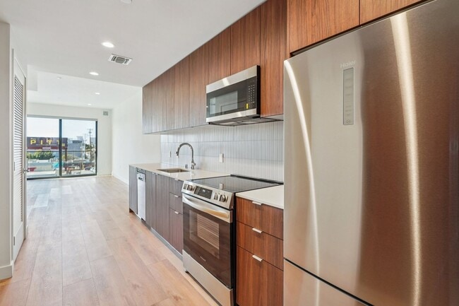 Interior Photo - 10431 Santa Monica Blvd