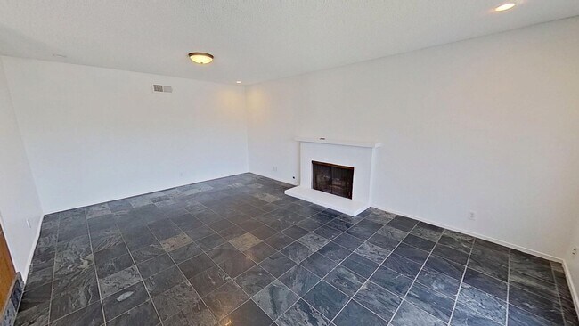 Foto del edificio - 4 Bedroom/2 Bathroom house in Goleta