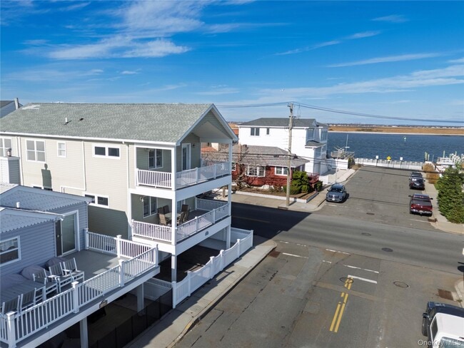 Building Photo - 105 Arizona Ave