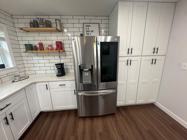 Building Photo - 303 E Broadmoor St