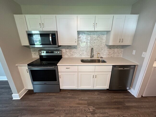 Kitchen - 102 Ross Dr