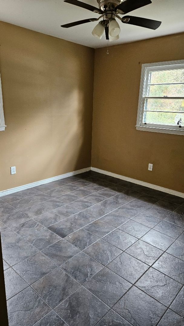 Building Photo - 3 bed 1 bath