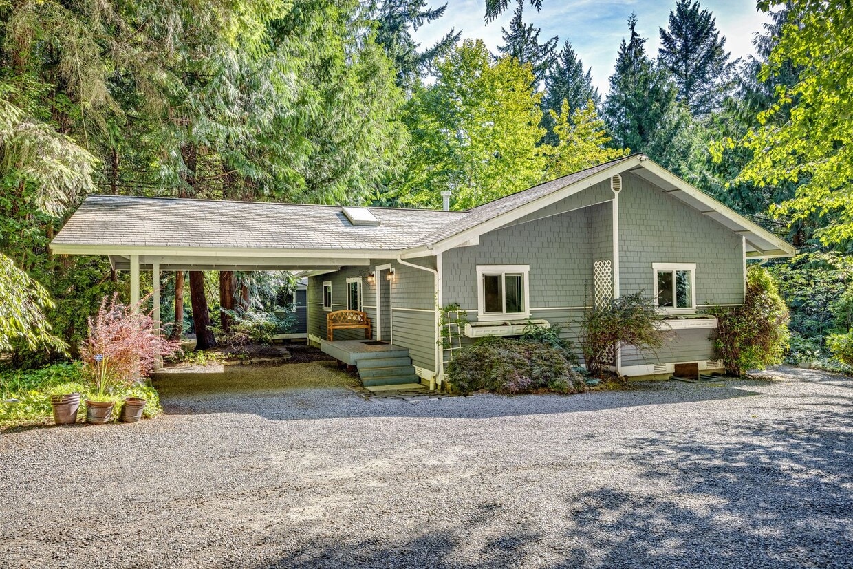 Foto principal - 4+ Bedroom Home - Surrounded by Nature, ne...