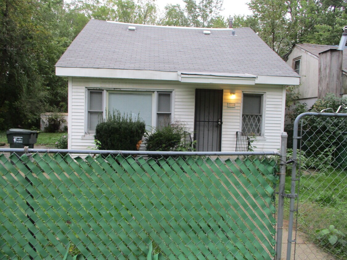 3714 W 140th Plz, Robbins, IL 60472 House Rental in Robbins, IL