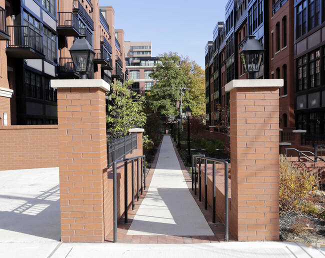 Building Photo - Gaslight Square