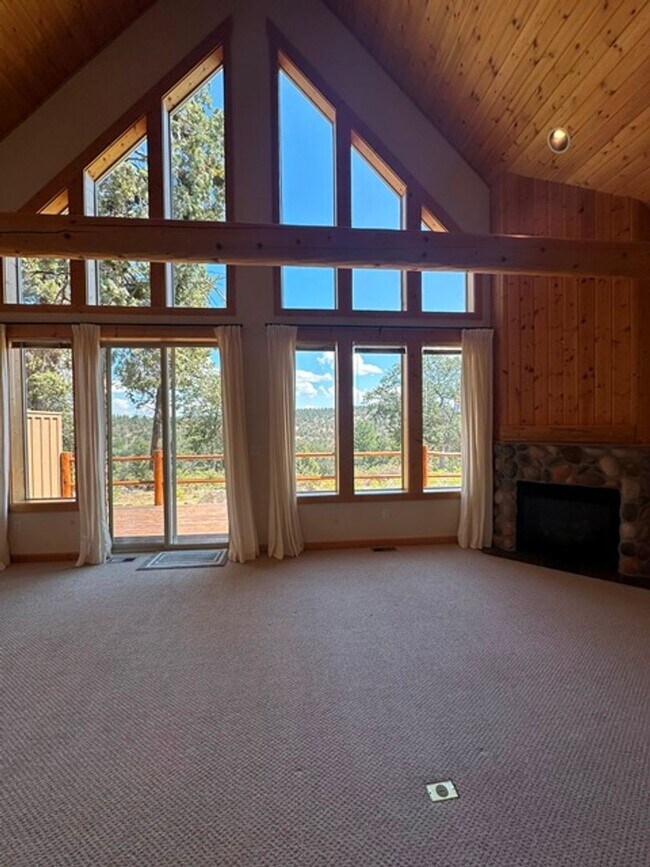 Building Photo - Chalet in the Running Y
