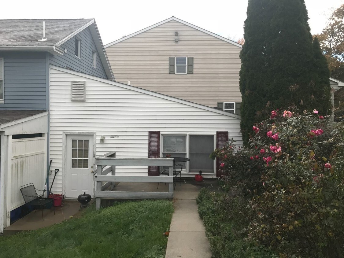 Primary Photo - 847 Mohn St