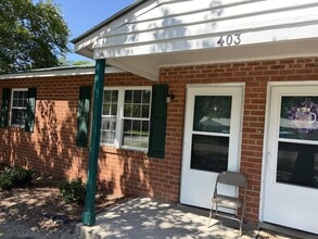 Building Photo - 403 Beta St