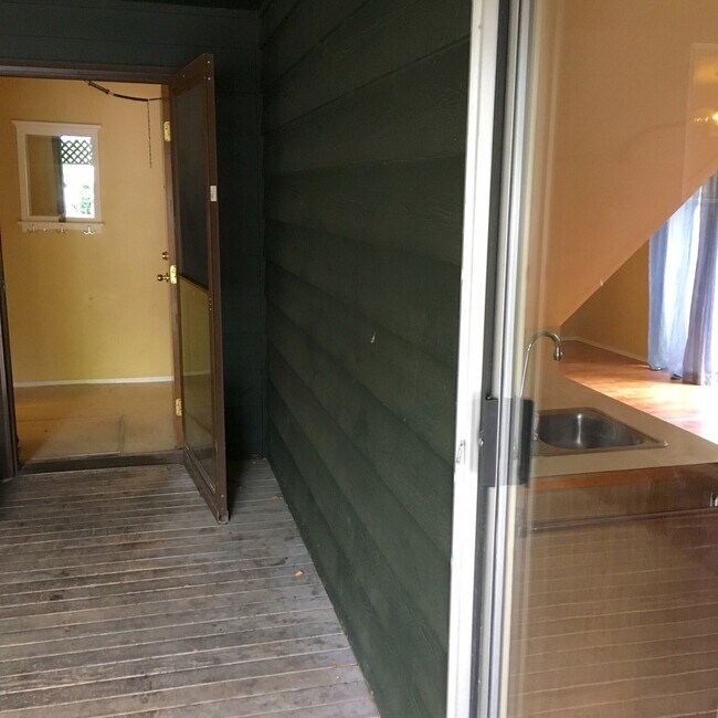 Building Photo - $4900 / 6br - University/ Wallingford House! 6BR/3BTH