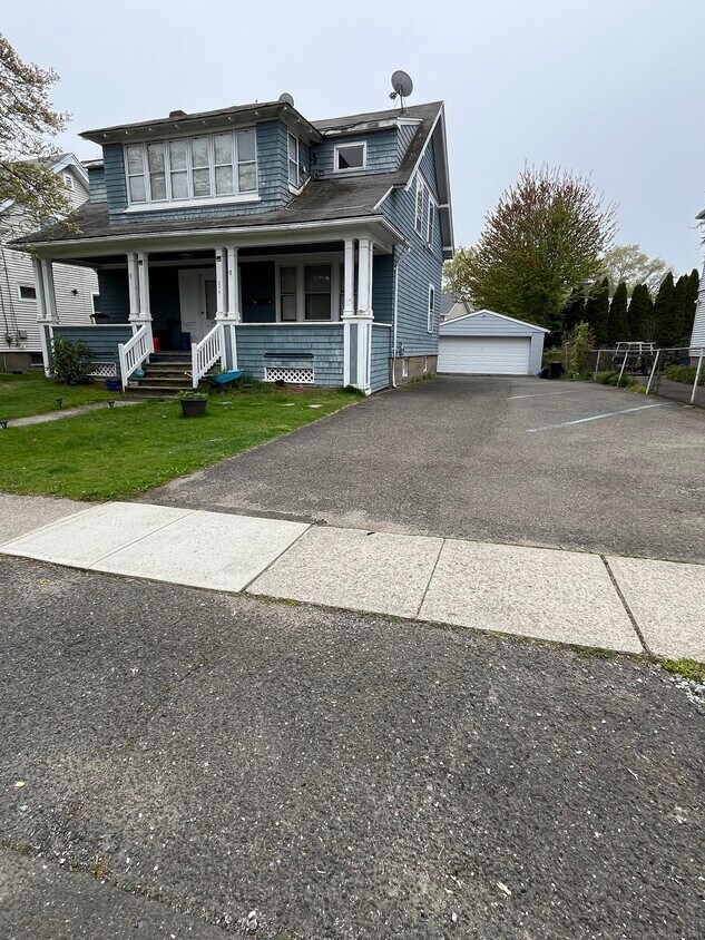 277 Johnson Ave Unit 2nd Floor, Stratford, CT 06614 Room for Rent in