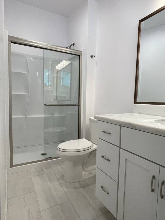 Foto del edificio - North Clairemont - Private Primary Suite & Outdoor Patio, Utilities Included