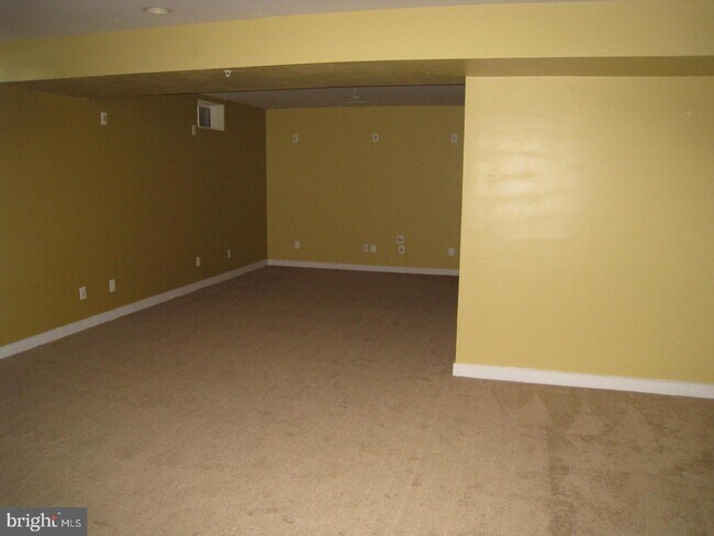 Building Photo - 14273 Catbird Dr