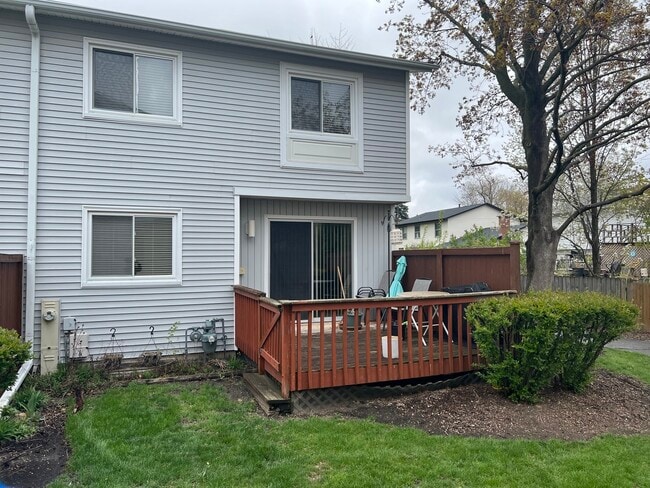 Building Photo - 413 Hazelwood Terrace