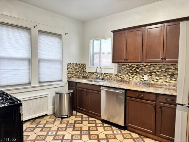 Foto del edificio - 401 E 39th St