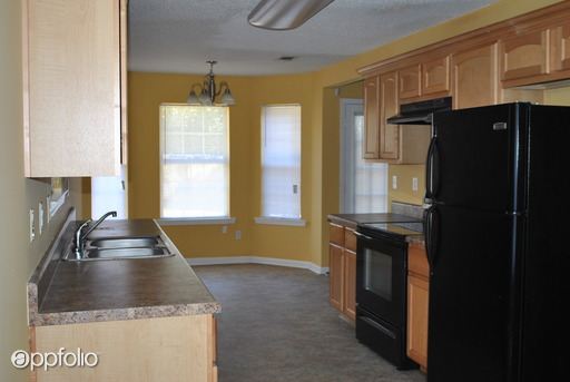 Building Photo - 1262 Custer Dr E