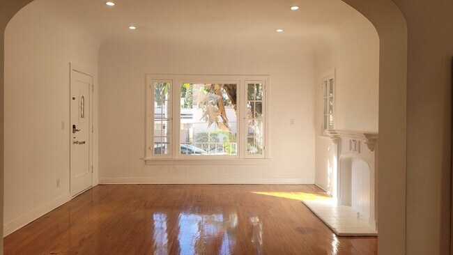 Building Photo - 618 N Genesee Ave