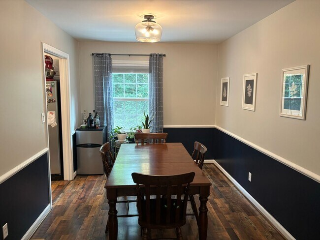 Foto del edificio - Close to Stonefield Shopping, UVA and walk...